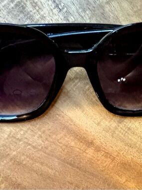 Jessica Simpson Black Oversized Women's Sunglasses